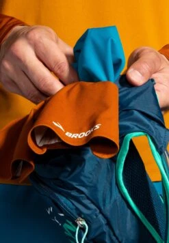 BROOKS High Point Waterproof Jacket - Regenjas - Pacific Hazelwood Ochre -Mode Kledingwinkel e8a8f630fc4449fa9086cb3246bec74d