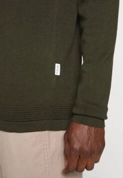 Selected Homme Slhmaine Crew Neck - Trui - Forest Night -Mode Kledingwinkel e8cbfbca38f945388f15e37ae4b10240