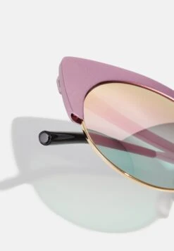 Zonnebril - Pink -Mode Kledingwinkel e95a3cff4af34ba795a43278b4a537b0