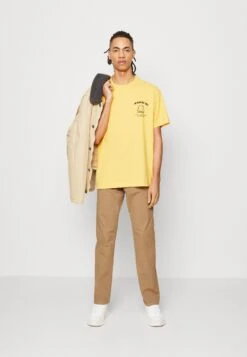 Only & Sons Onsfarris Life Elon Street Tee - T-Shirt Print - Ochre -Mode Kledingwinkel ec0b626dfd5d4e0ca6fe4ad1124e9ed6