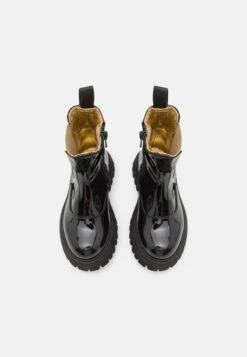 MOSCHINO Unisex - Korte Laarzen - Black/Gold -Mode Kledingwinkel ed404070032b4874aadd24b69498e7d4