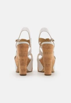 MICHAEL Michael Kors Suki Platform - Sandalen Met Hoge Hak - Optic White -Mode Kledingwinkel f42f5d886b6b42c7a8ea6059b587a0fa