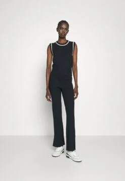 Nieuwe uitgaven -Mode Kledingwinkel f50c476b581d409db28fecb67d44ff1e