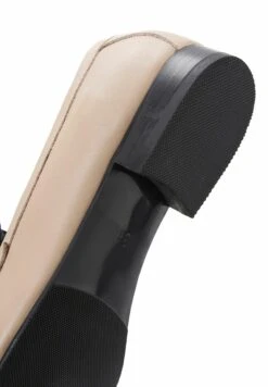 Instappers - Nude -Mode Kledingwinkel f6f64ba6189b4d109d059ab9630adf5c