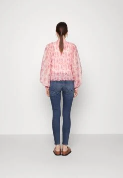 Bruuns Bazaar Hyssop Silke Blouse - Blouse - Pink -Mode Kledingwinkel fa3a76c0d3b546f2b96b88327865c8e3