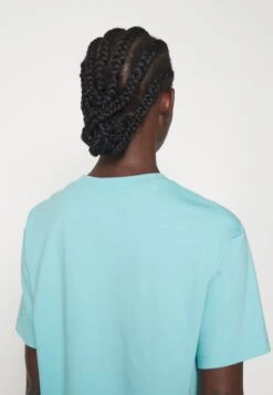 Jordan Essen Tee Core - T-Shirt Basic - Bleached Aqua -Mode Kledingwinkel fba43a0413334d73a5faff5ebfc48dbe