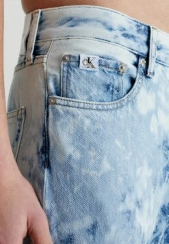 Calvin Klein Jeans Bleached Dad - Slim Fit Jeans - Denim Medium -Mode Kledingwinkel fce5eb7e472c4092bbae1ef3d91bf66c