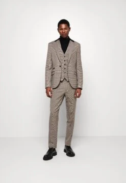 Milligan Suit Set - Kostuum - Taupe -Mode Kledingwinkel fe9fe55f3bfb48f6b91a922017c8300b