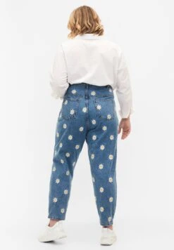 Zizzi Mille With Embroidered Flowers - Straight Leg Jeans - Light Blue Flower -Mode Kledingwinkel fece1a7730cb4613bdd71393592fa0a3