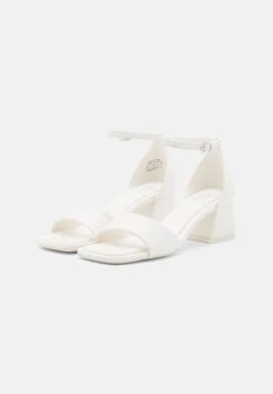 Call It Spring Vickie - Sandalen - White -Mode Kledingwinkel ff5ed983b9a84557bec1a4ddcc333b69